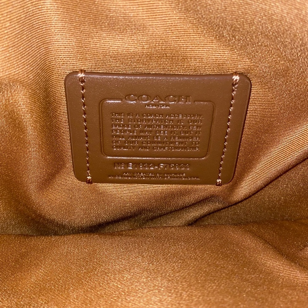 Coach Large Gummy Bear Logo Clutch Cover New Gift - Picture 8 of 9